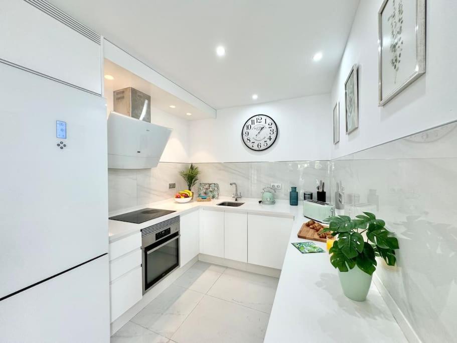 Welcome To Villa Bali A Luxurious Modern Getaway Los Cristianos  Luaran gambar