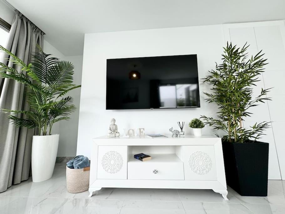 Welcome To Villa Bali A Luxurious Modern Getaway Los Cristianos  Luaran gambar